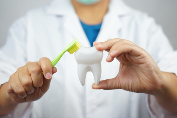 Gustavo Luíz Guilherme Pinto explica como a saúde bucal vai muito além do sorriso e influencia o bem-estar de todo o corpo.