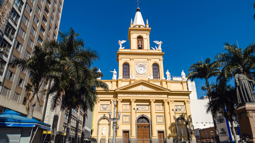 A Igreja é chamada a iluminar com coragem e caridade — afirma Pe. Dr. José Eduardo de Oliveira e Silva.

