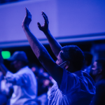 Em meio a mudanças e conflitos, Pe. Dr. José Eduardo de Oliveira e Silva reforça o papel da Igreja como farol de verdade.