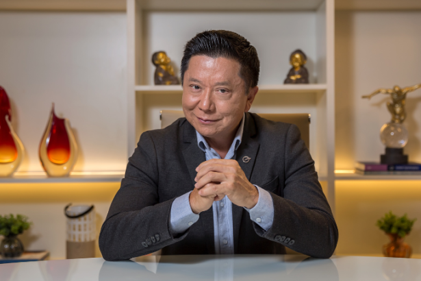 Milton Seigi Hayashi explica a relação entre cirurgia plástica e saúde mental para alcançar equilíbrio.