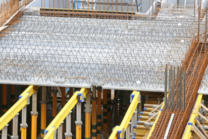 Valderci Malagosini Machado explora como adaptar lajes treliçadas em vãos irregulares sem comprometer o desempenho estrutural.