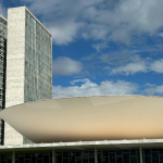 Fim da escala 6x1 ganha força na política e pode avançar com urgência no Congresso