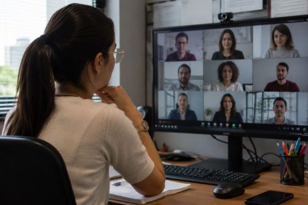 O Futuro da Jornada de Trabalho no Brasil e os Desafios Econômicos da Transição de Escala